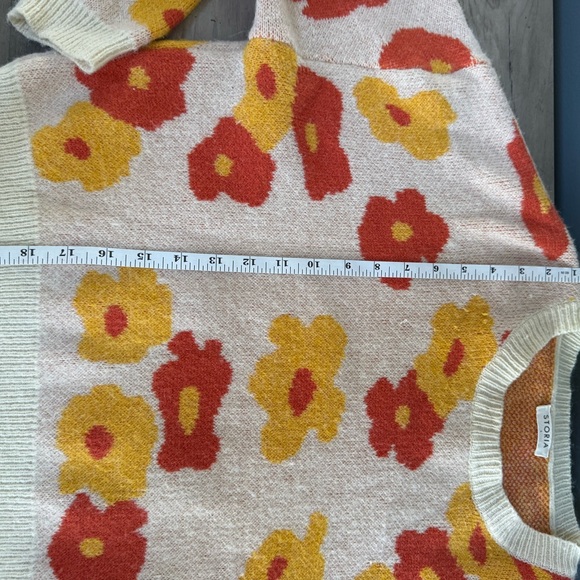 Storia White Sweater with Orange and Pink Floral Design - Picture 9 of 9